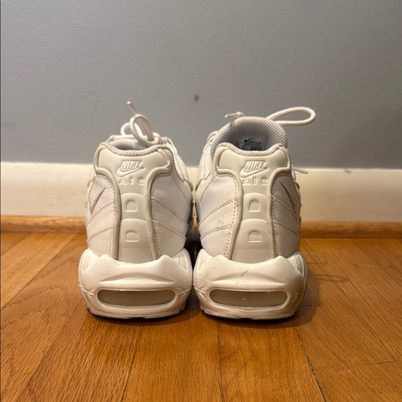 Nike Air Max 95 Triple White - Picture 3 of 6